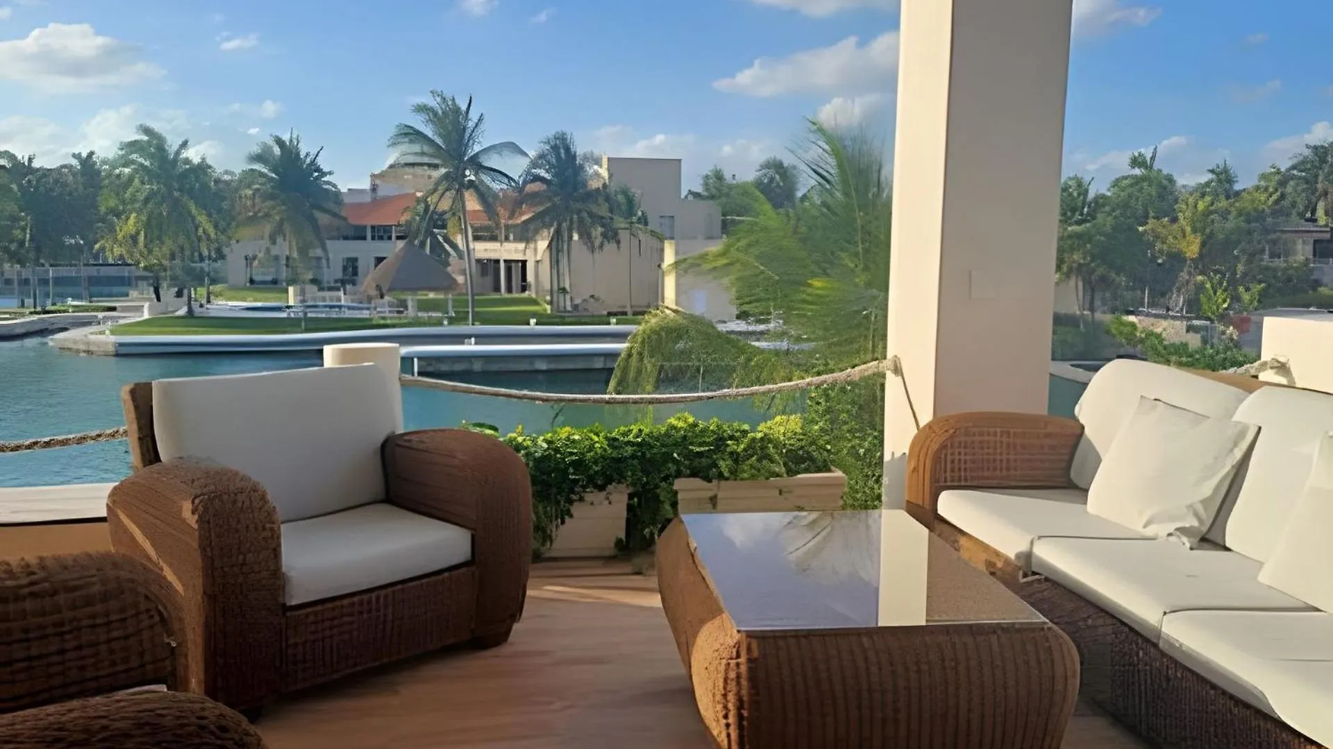 Casa La Torre, Luxury Private Waterfront Villa  プエルト・アベントゥラス