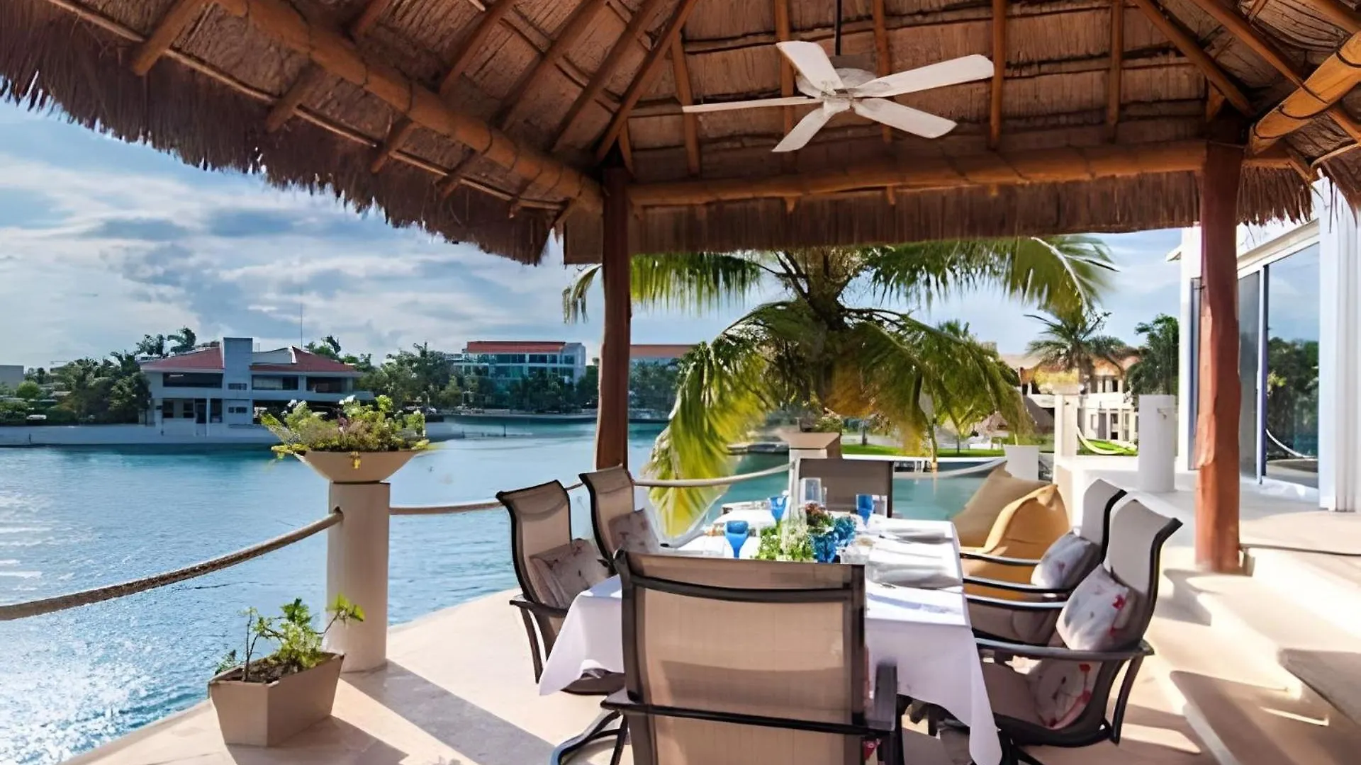 Casa La Torre, Luxury Private Waterfront Villa プエルト・アベントゥラス