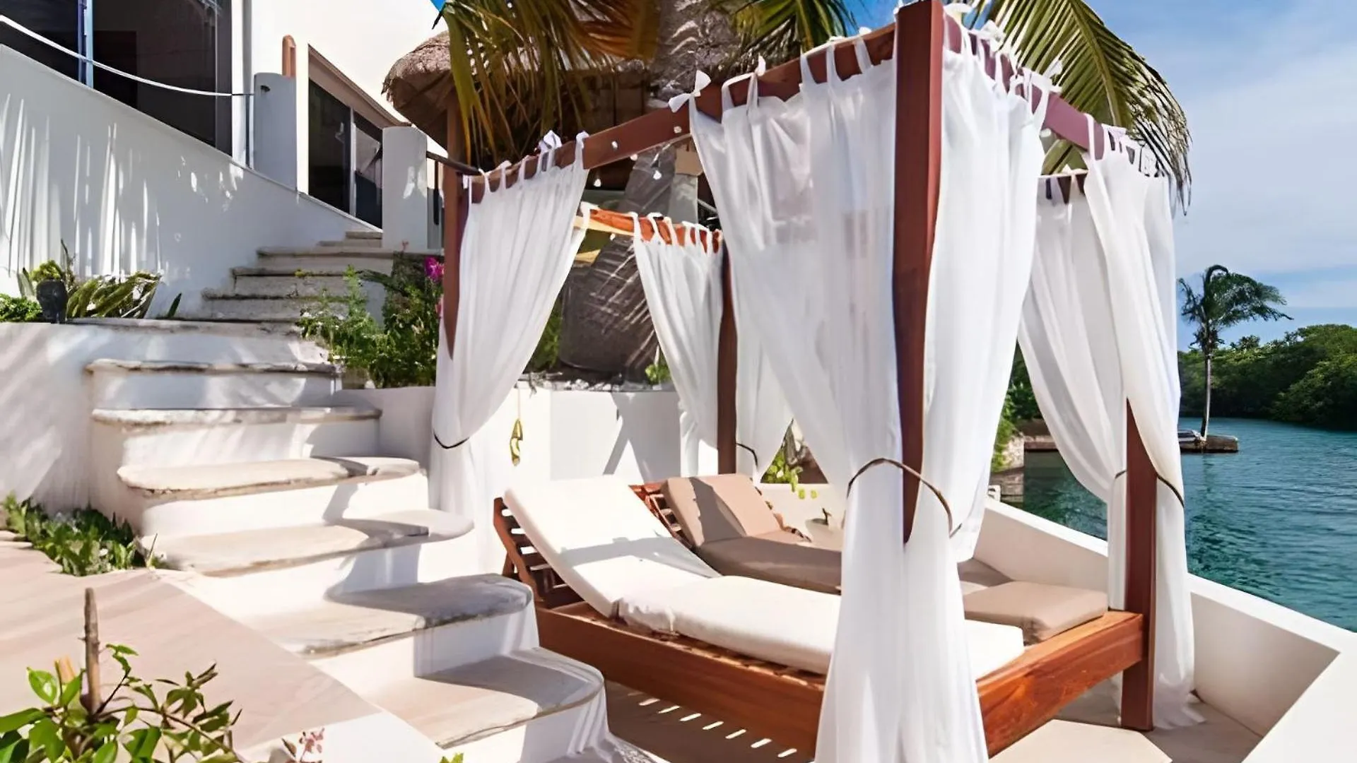 Casa La Torre, Luxury Private Waterfront Villa
