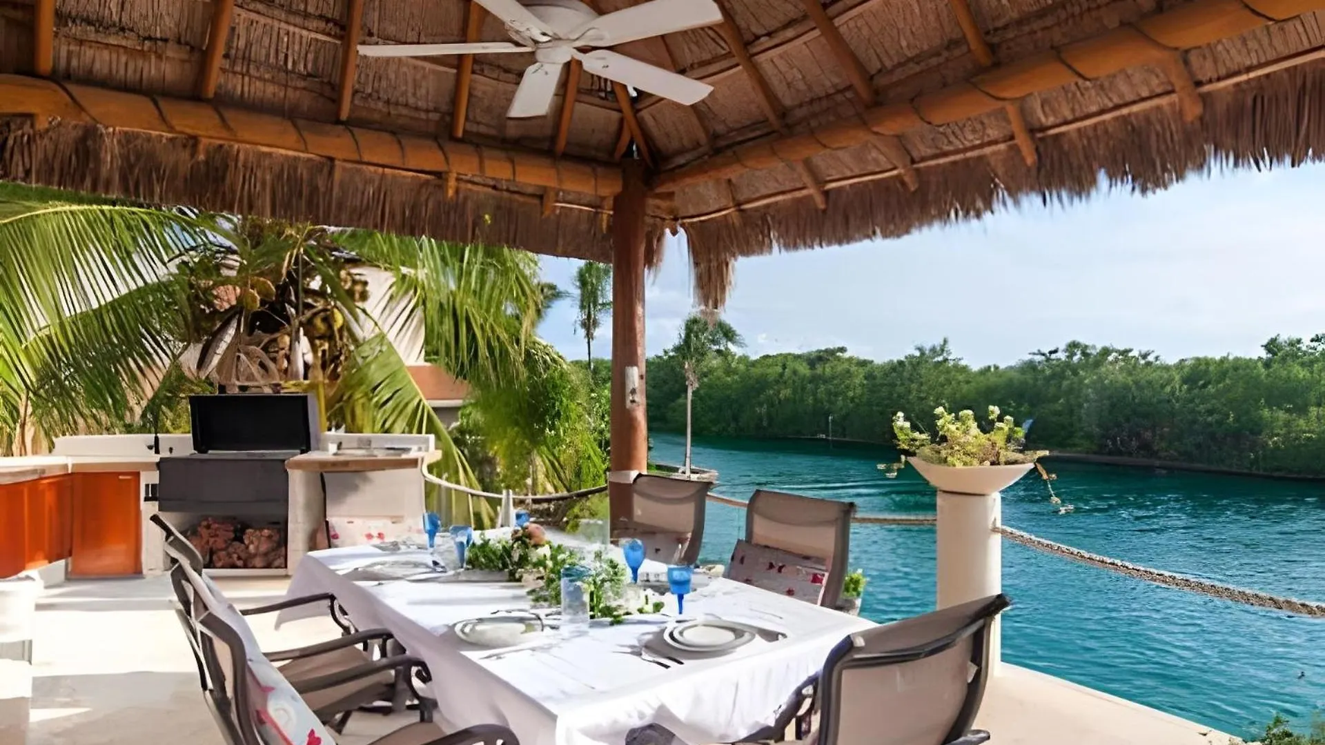 Casa La Torre, Luxury Private Waterfront Villa プエルト・アベントゥラス