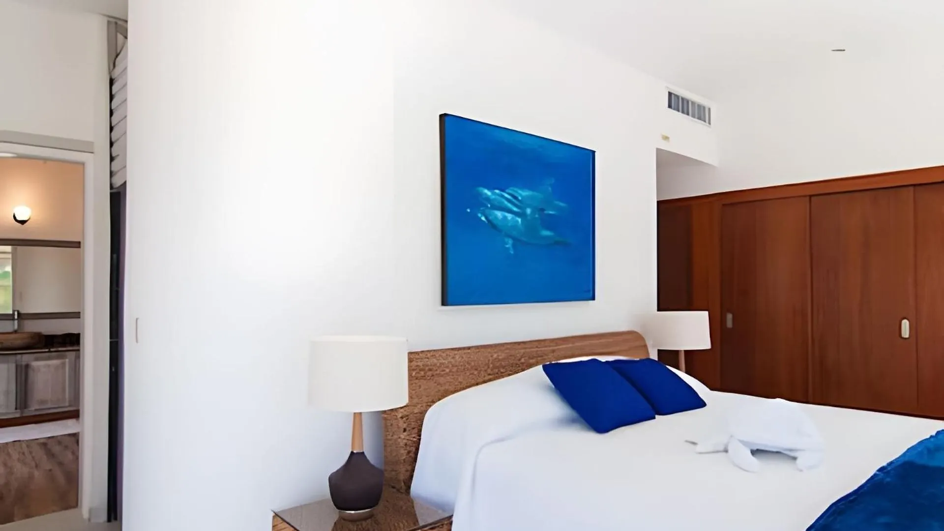 Casa La Torre, Luxury Private Waterfront Villa プエルト・アベントゥラス