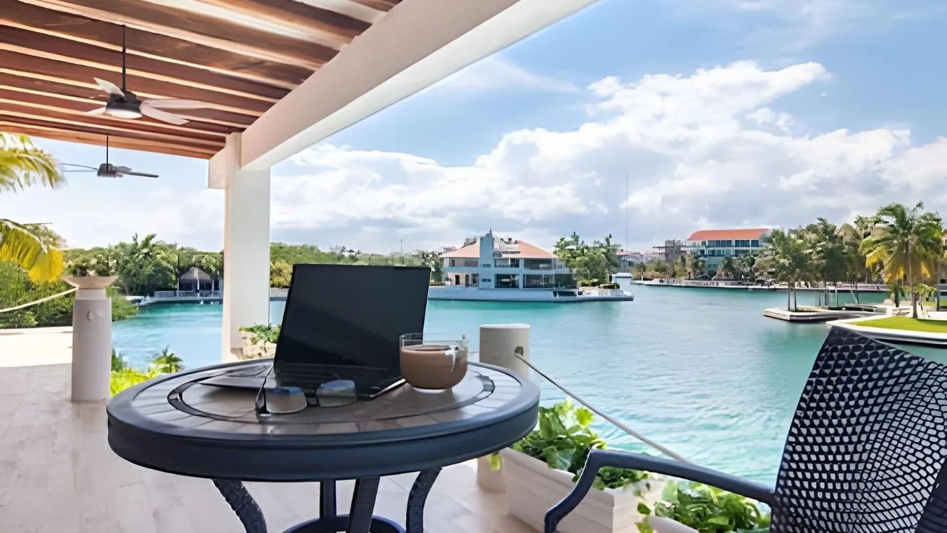 Casa La Torre, Luxury Private Waterfront Villa プエルト・アベントゥラス