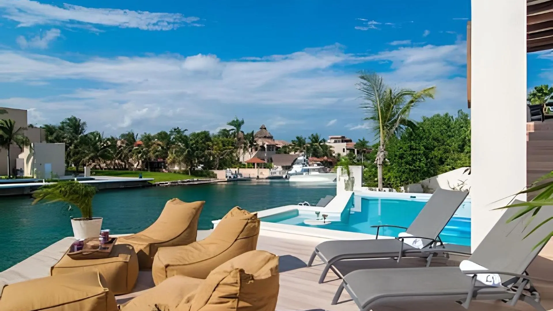 Casa La Torre, Luxury Private Waterfront Villa 0*, プエルト・アベントゥラス