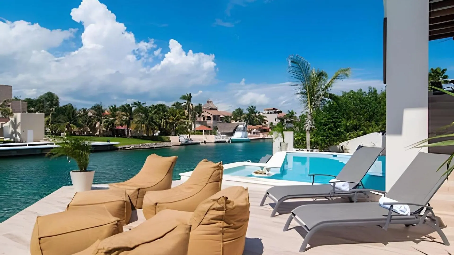 Casa La Torre, Luxury Private Waterfront Villa